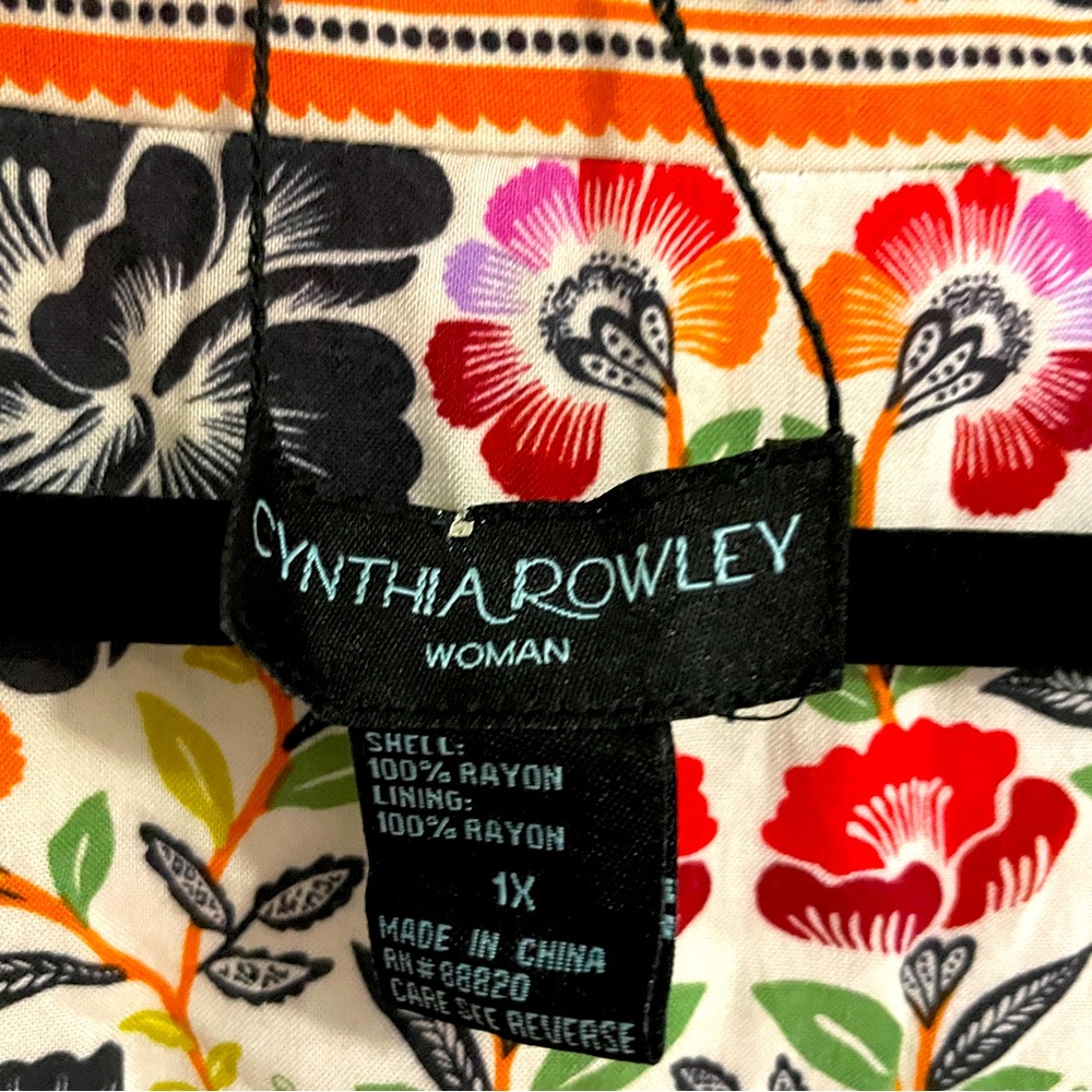 Cynthia Rowley Woman Floral Print Reversible Wrap, Size 1X, like new - Picture 2 of 5